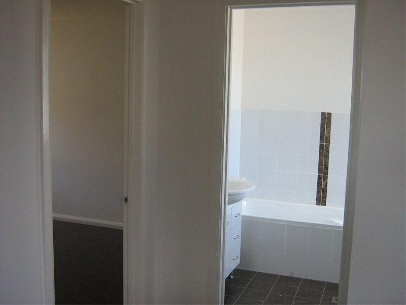 8 Anzac Avenue, Wyong NSW 2259