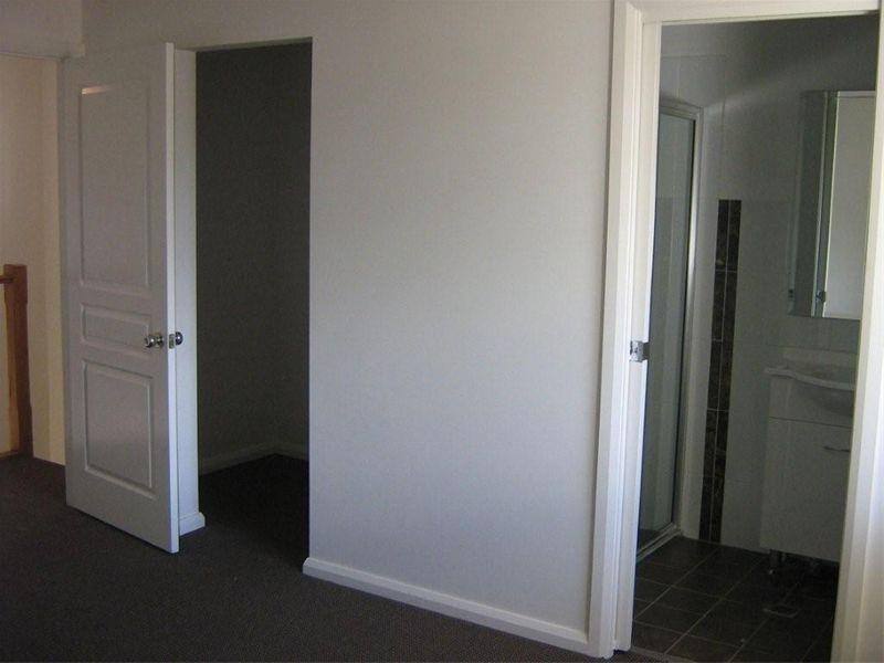 8 Anzac Avenue, Wyong NSW 2259