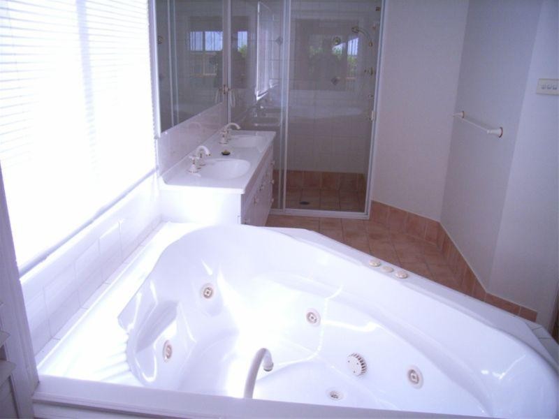 16 Sandalwood Drive, Fletcher NSW 2287