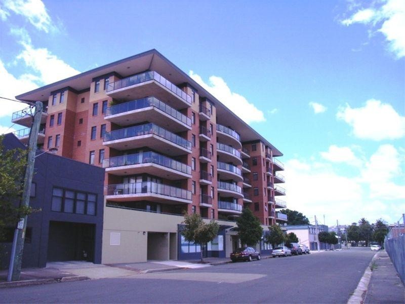 202/4 Ravenshaw Street, Newcastle NSW 2300