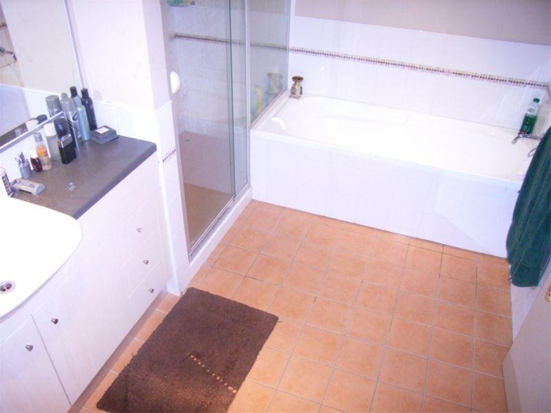 202/4 Ravenshaw Street, Newcastle NSW 2300