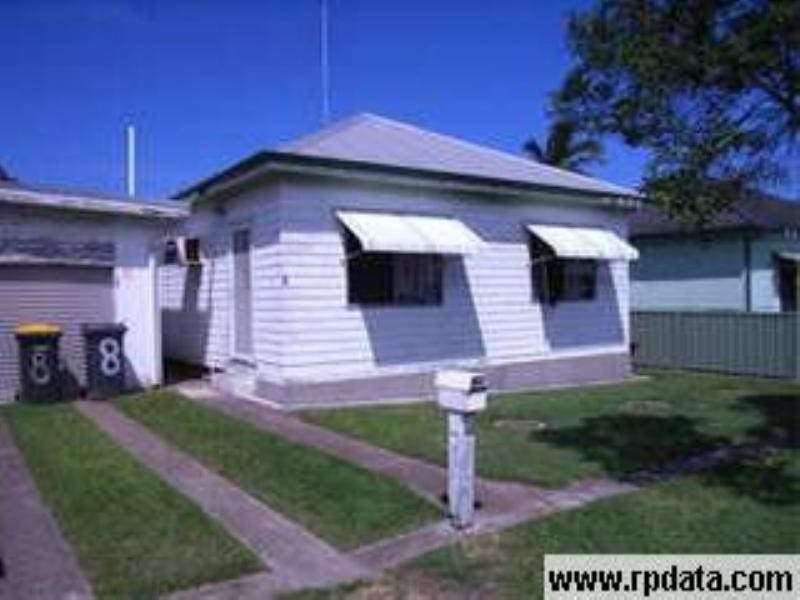 8 Robb Street, Belmont NSW 2280