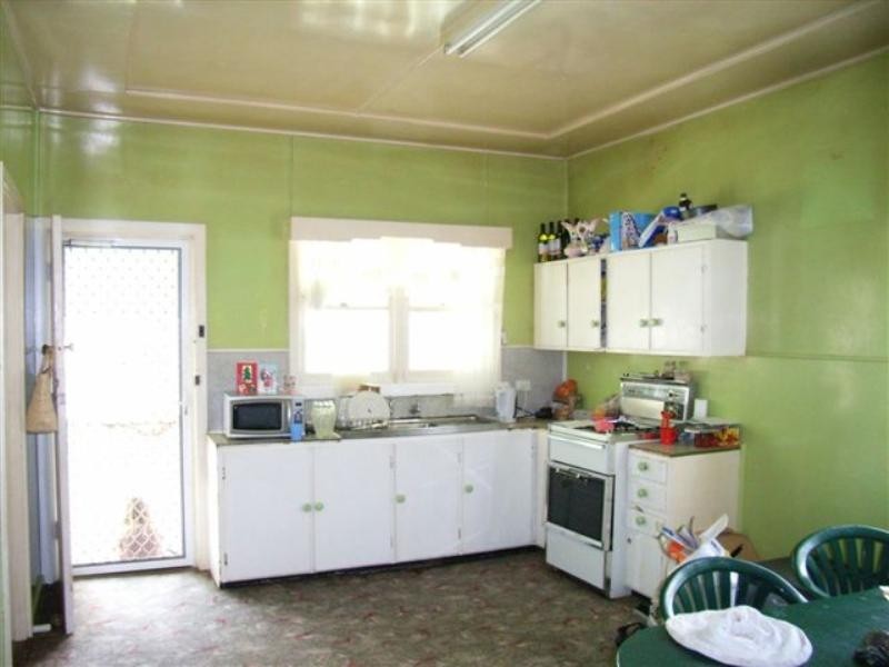 8 Robb Street, Belmont NSW 2280