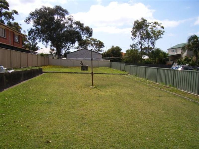 8 Robb Street, Belmont NSW 2280