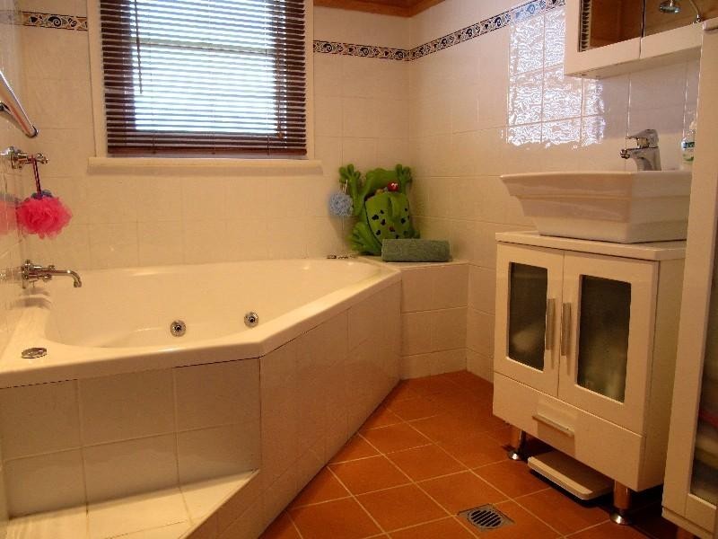 2 Redrose Avenue, Belmont NSW 2280