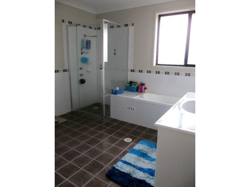 8 Mountview Place, Aberglasslyn NSW 2320