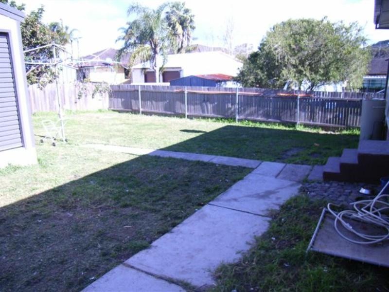 6 Pine Place, Gateshead NSW 2290