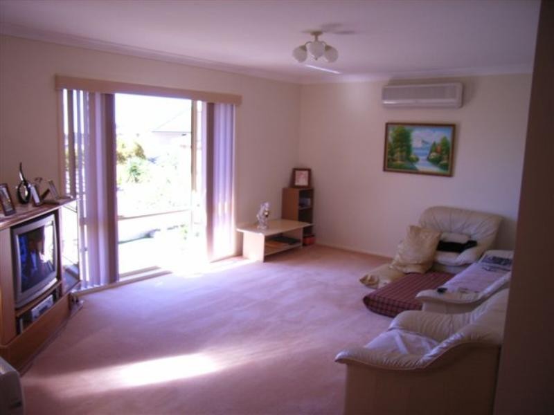 10 Pebble Beach Court, Belmont NSW 2280