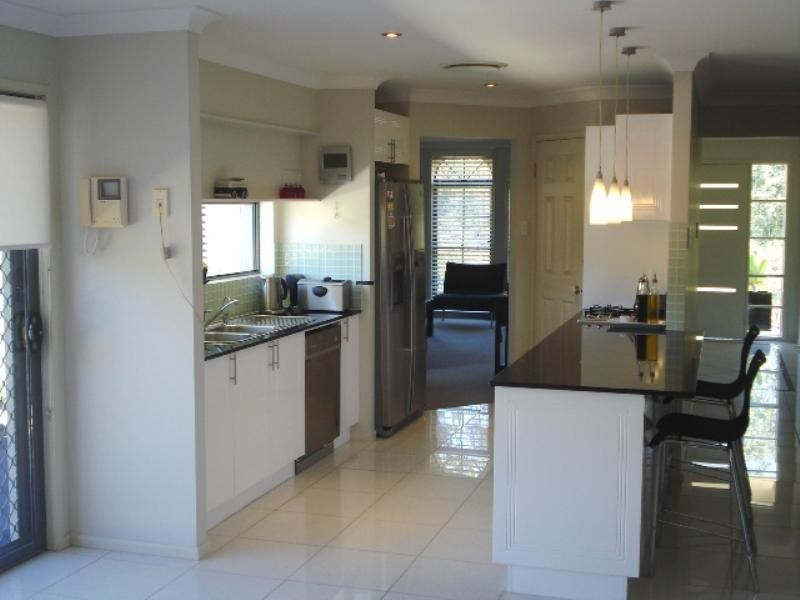 2 Kains Square, Cameron Park NSW 2285