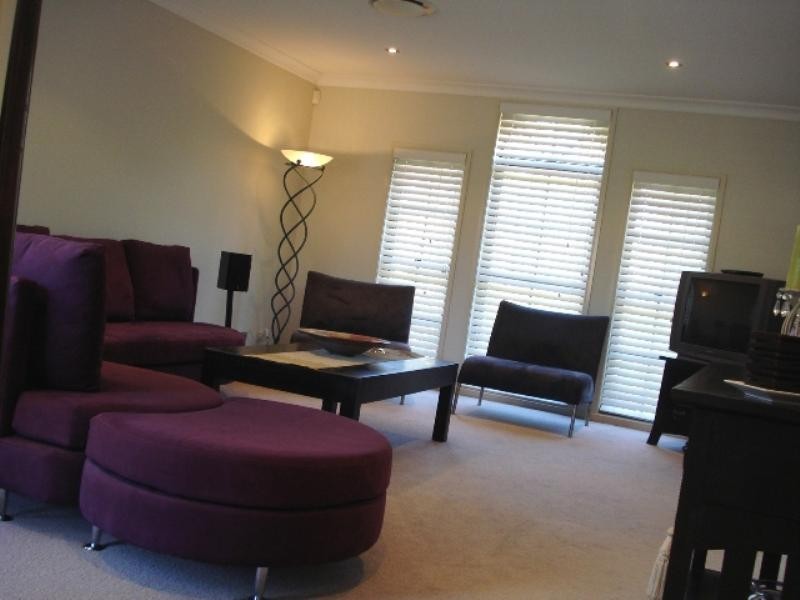 2 Kains Square, Cameron Park NSW 2285