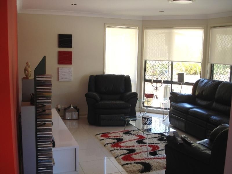 2 Kains Square, Cameron Park NSW 2285