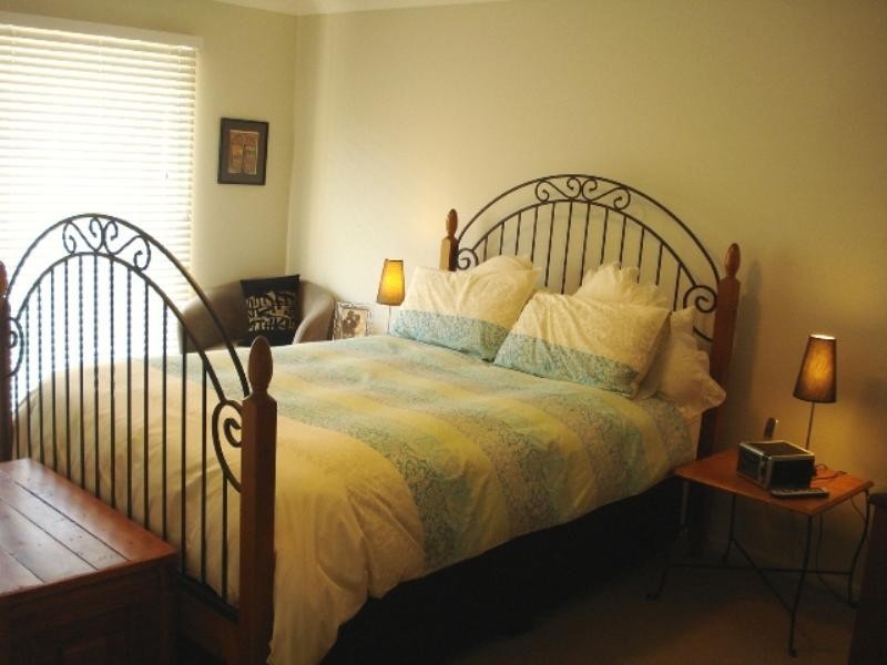 2 Kains Square, Cameron Park NSW 2285