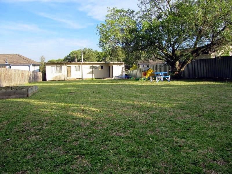 14 Karloo Street, Shortland NSW 2307