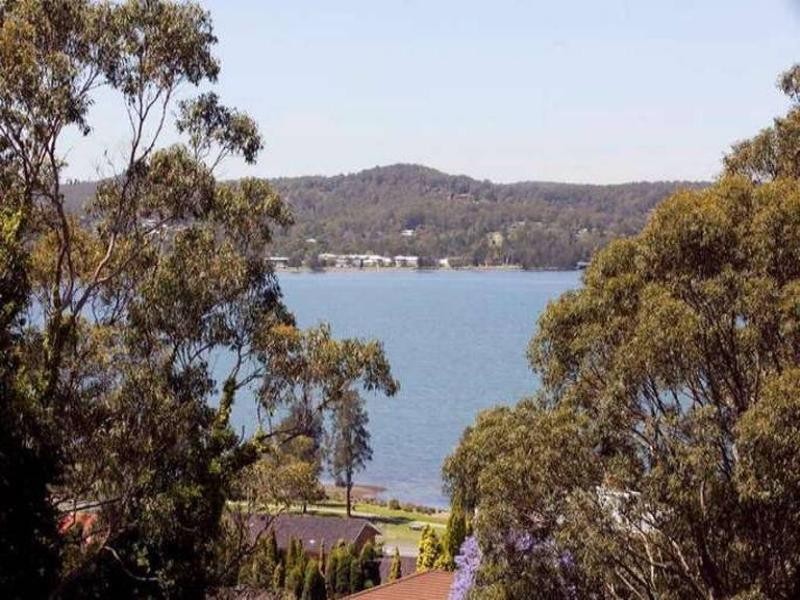 16 Thompson Road, Speers Point NSW 2284