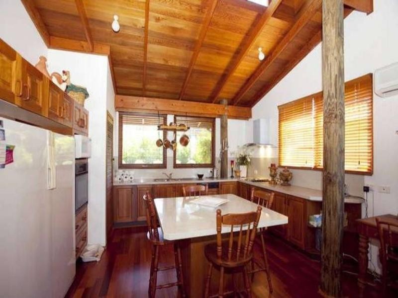 16 Thompson Road, Speers Point NSW 2284