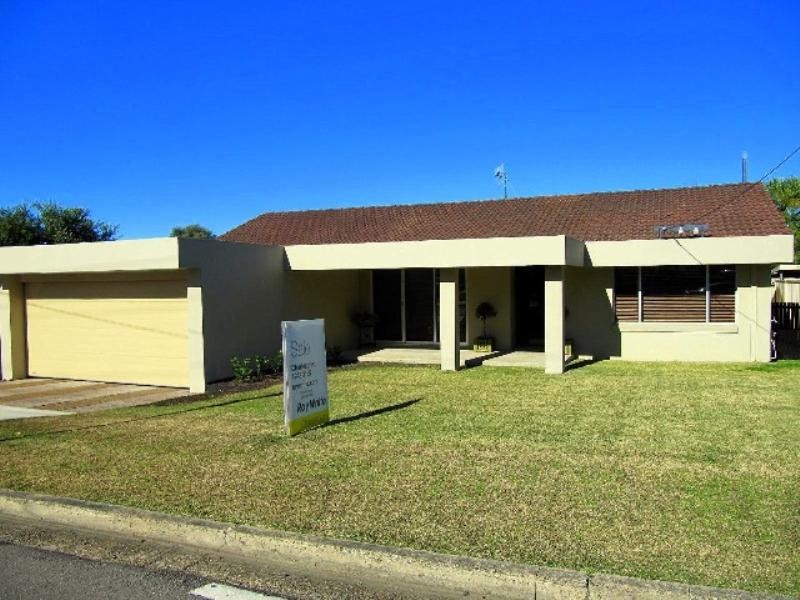 14 Ruswell Avenue, Warners Bay NSW 2282