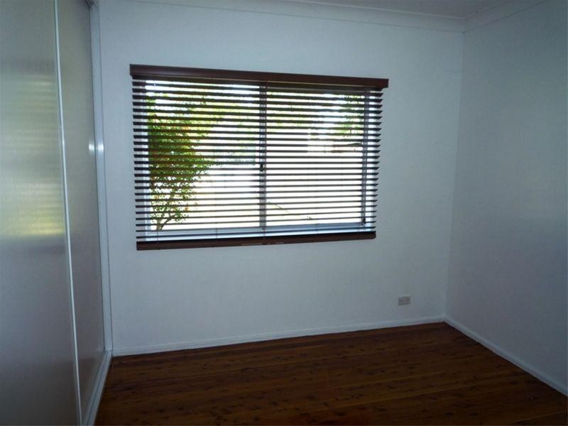 14 Ruswell Avenue, Warners Bay NSW 2282