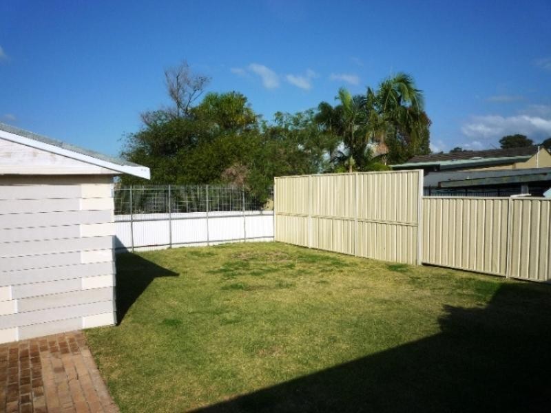 14 Ruswell Avenue, Warners Bay NSW 2282