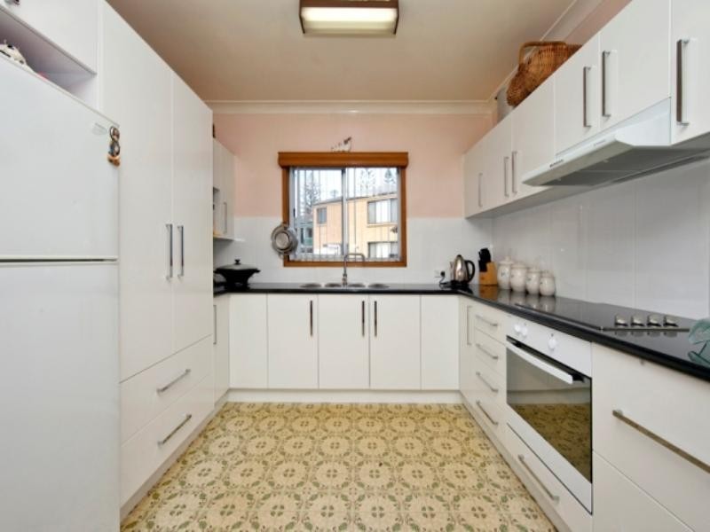6 Punt Road, Stockton NSW 2295