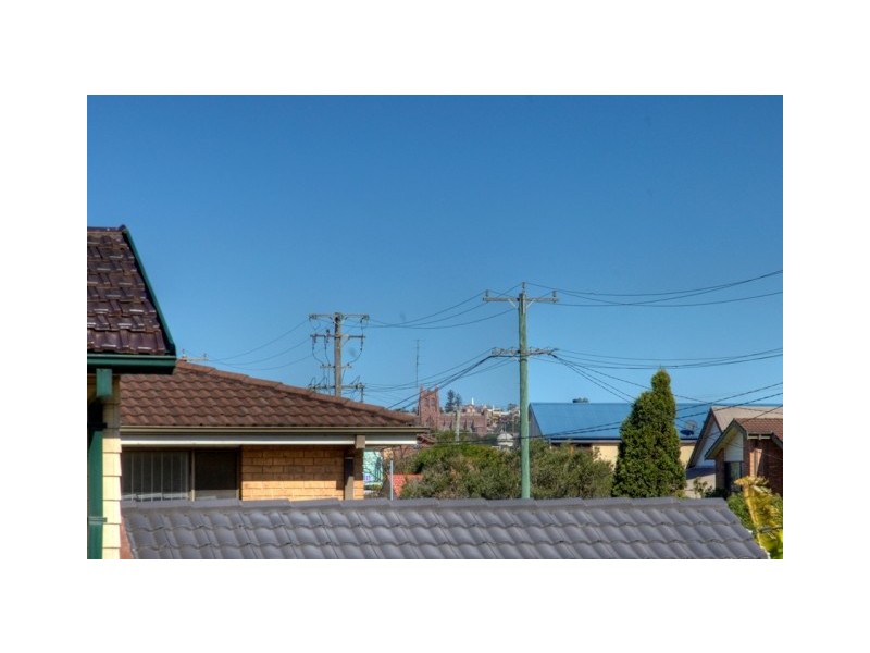 7 Clyde Street, Stockton NSW 2295