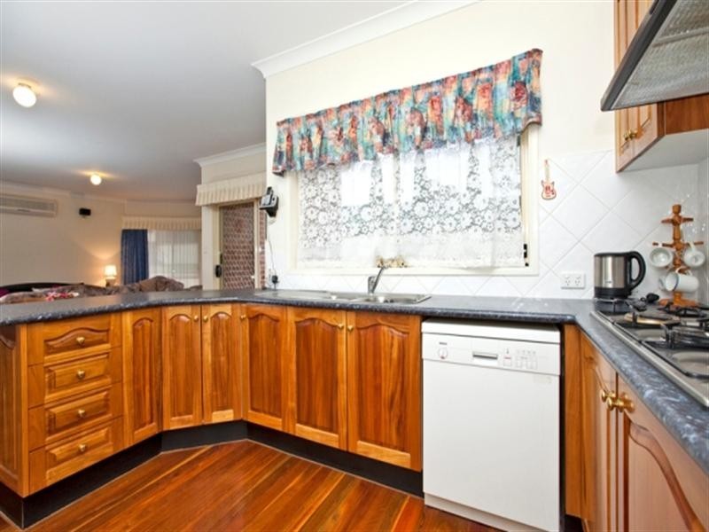 24 Seafarer Close, Belmont NSW 2280