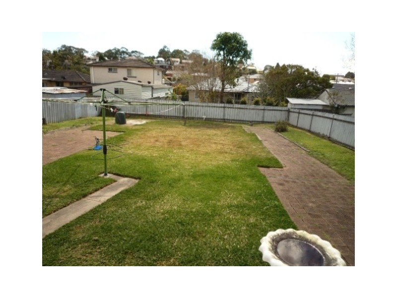 1 Inglis Street, Kotara South NSW 2289