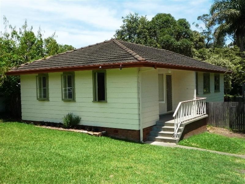 4 Carbeen Street, Gateshead NSW 2290