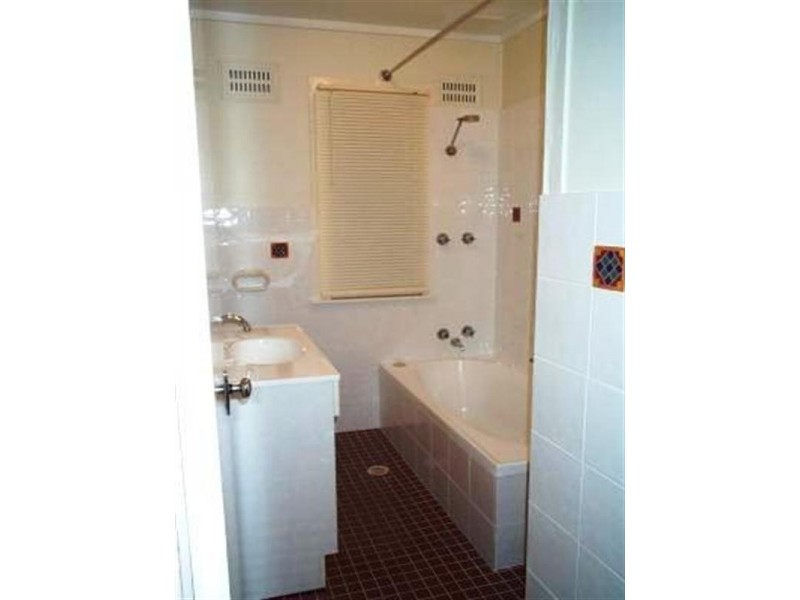 4 Carbeen Street, Gateshead NSW 2290