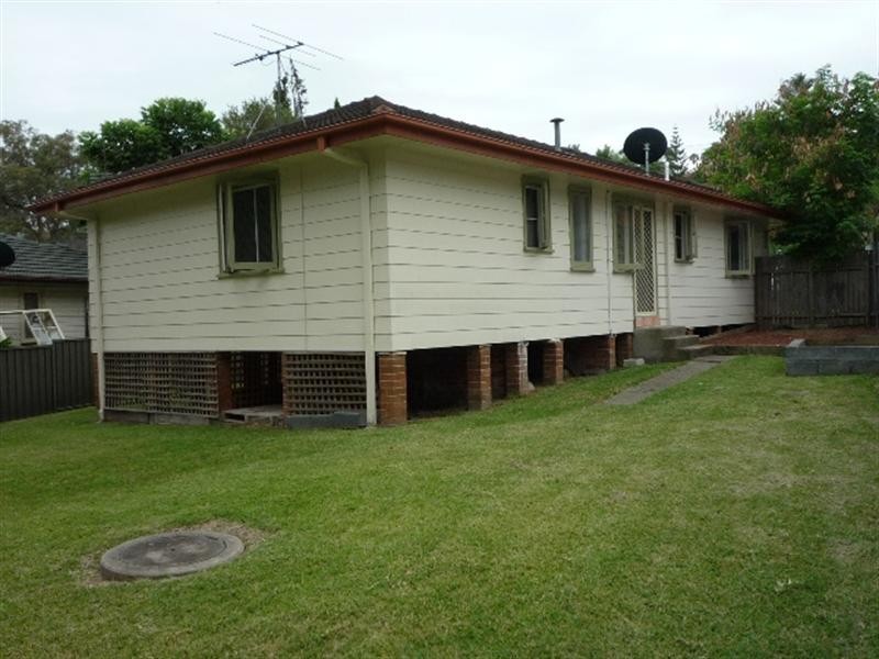 4 Carbeen Street, Gateshead NSW 2290