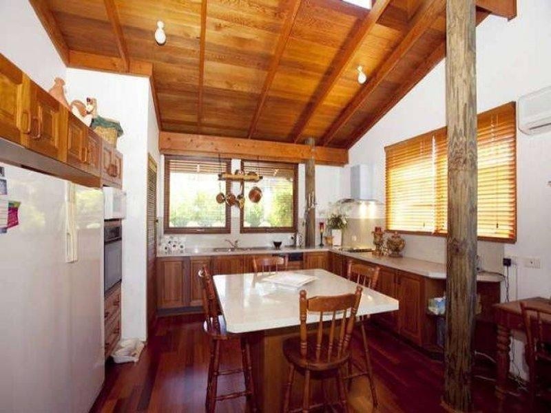 16 Thompson Road, Speers Point NSW 2284