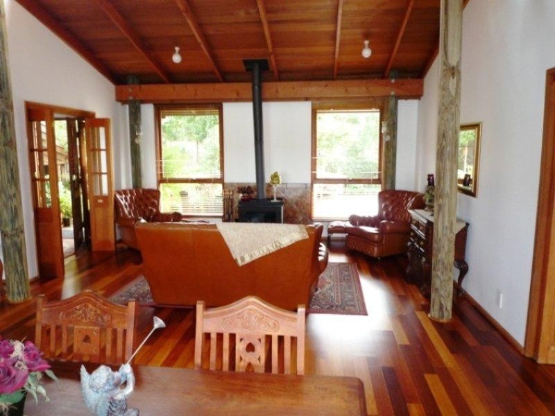 16 Thompson Road, Speers Point NSW 2284