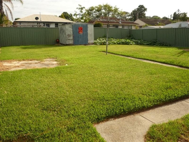 11 Cassia Crescent, Gateshead NSW 2290