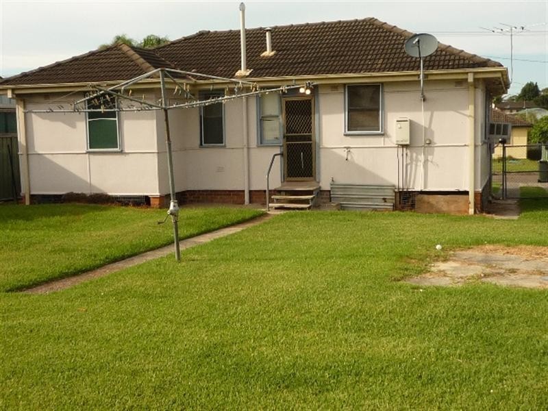 11 Cassia Crescent, Gateshead NSW 2290
