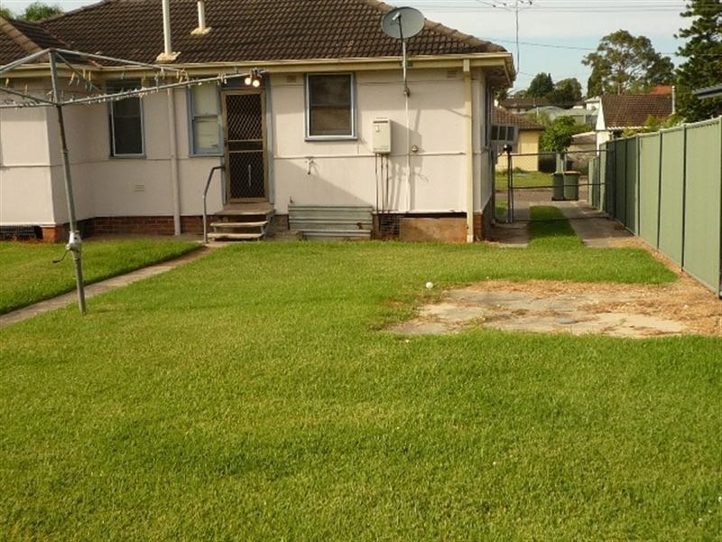 11 Cassia Crescent, Gateshead NSW 2290