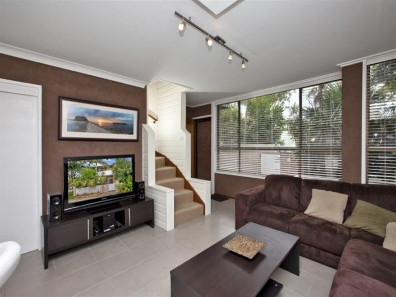 8/74 Railway Street, Merewether NSW 2291