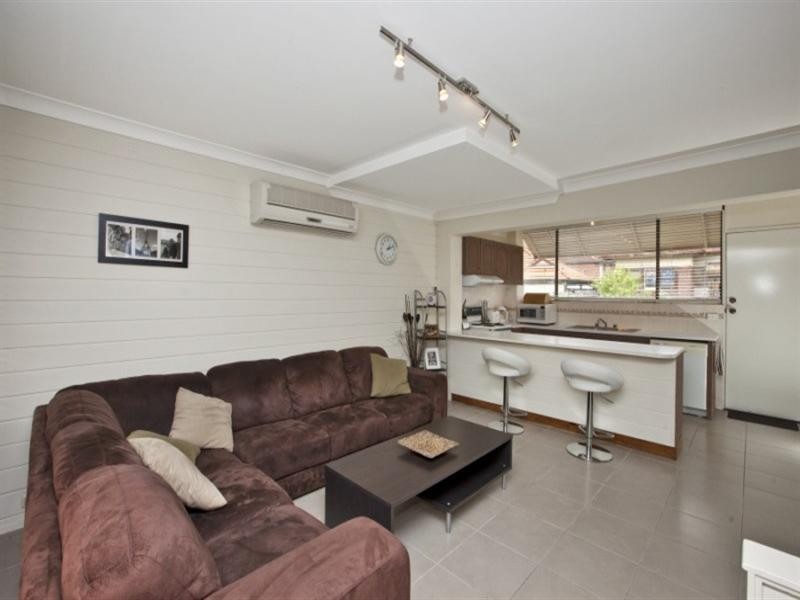 8/74 Railway Street, Merewether NSW 2291