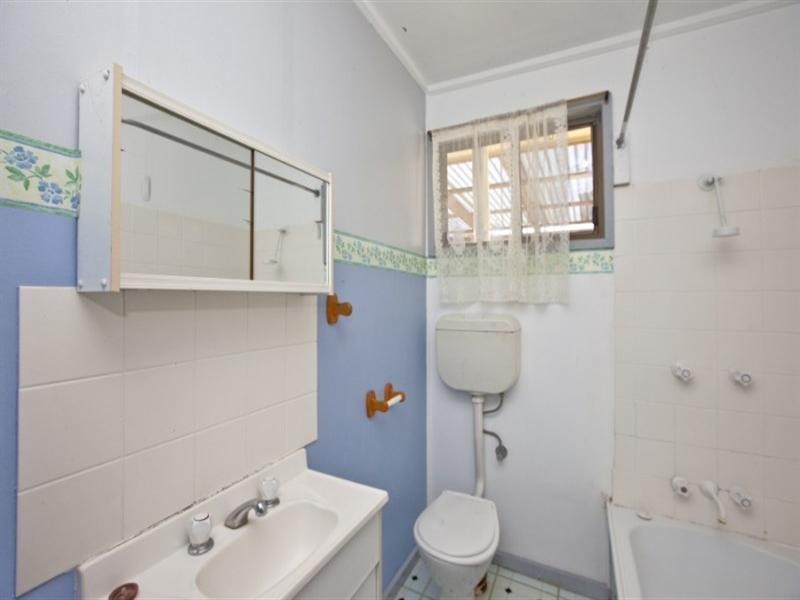 64 Coral Crescent, Gateshead NSW 2290