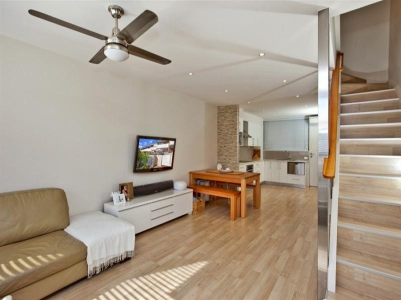 2/74 Railway Street, Merewether NSW 2291