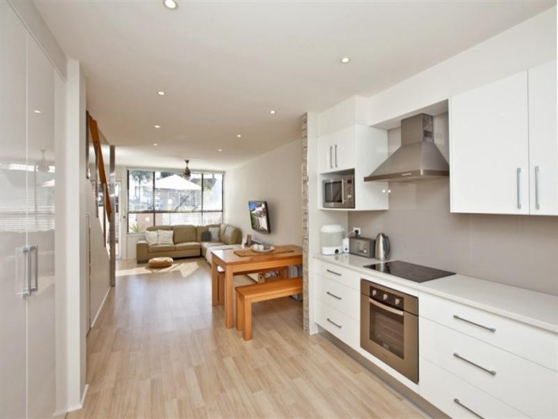 2/74 Railway Street, Merewether NSW 2291