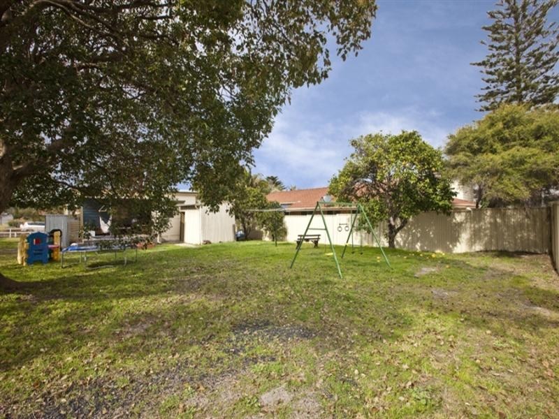 1 Hutchinson Street, Redhead NSW 2290