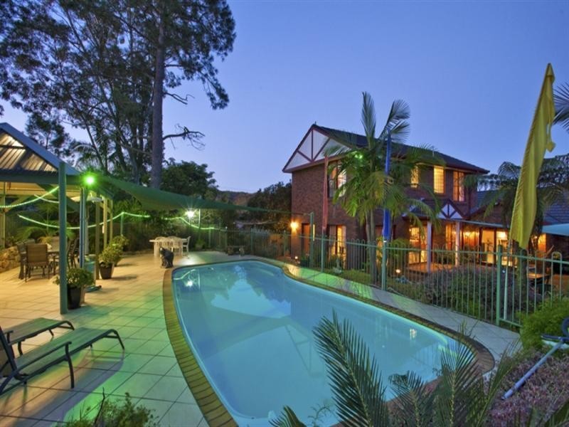 4 Charlton Street, Eleebana NSW 2282