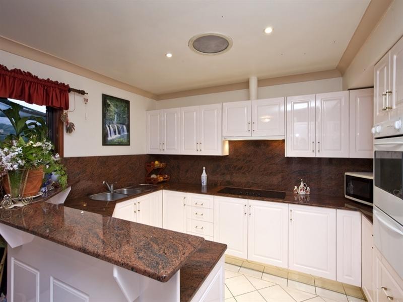 4 Charlton Street, Eleebana NSW 2282