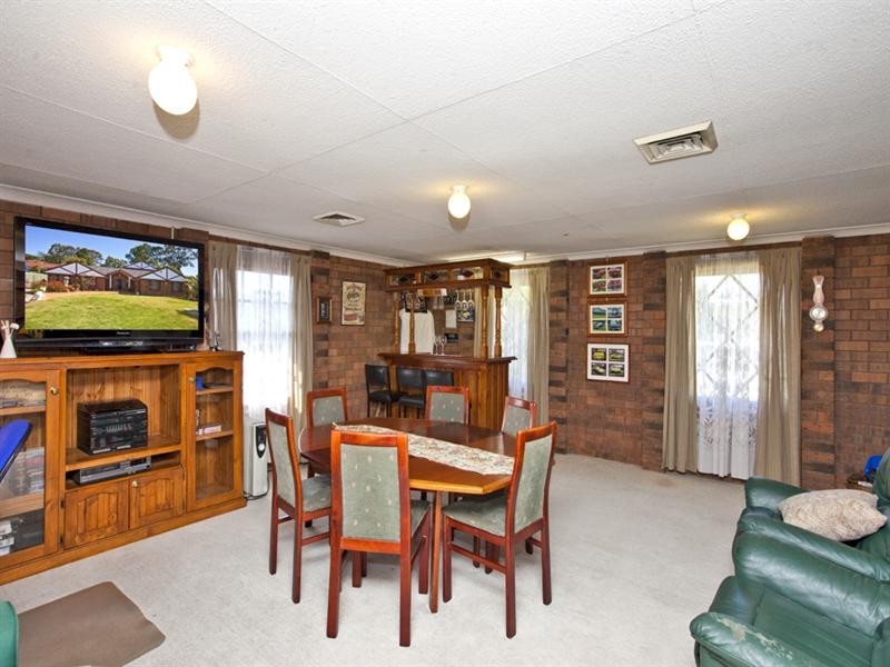 4 Charlton Street, Eleebana NSW 2282