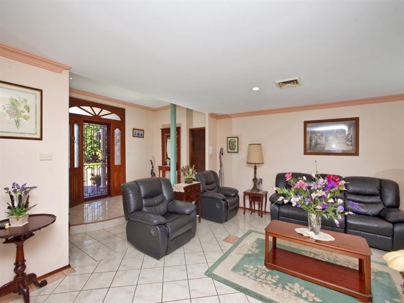 4 Charlton Street, Eleebana NSW 2282