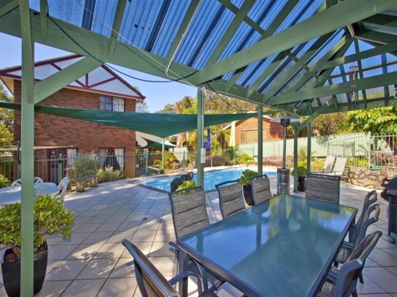 4 Charlton Street, Eleebana NSW 2282