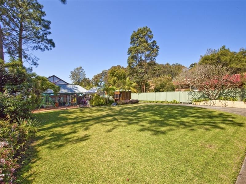 4 Charlton Street, Eleebana NSW 2282