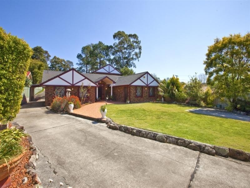 4 Charlton Street, Eleebana NSW 2282