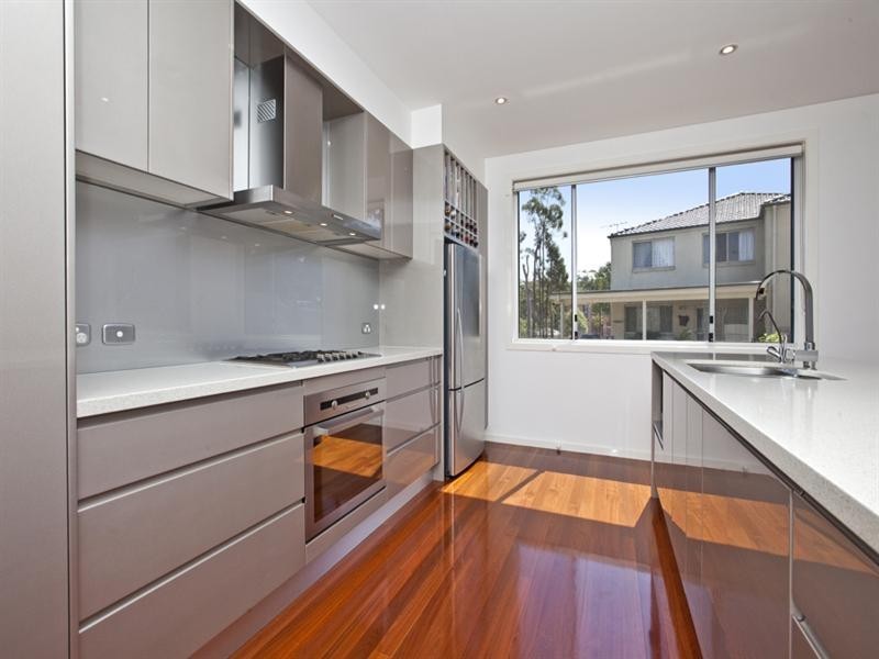 4 Guildford Grove, Cameron Park NSW 2285