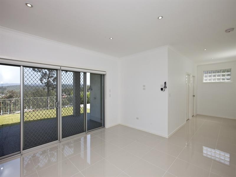 4 Guildford Grove, Cameron Park NSW 2285