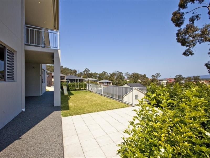 4 Guildford Grove, Cameron Park NSW 2285